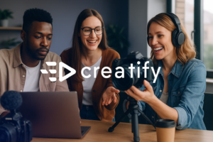 Équipe marketing créant des publicités vidéo UGC avec Creatify AI dans un contexte e-commerce