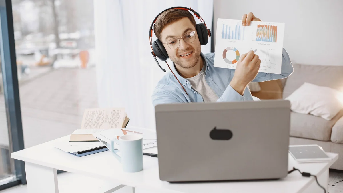Présentation en visioconférence au travail, usage type des vidéos à avatar IA en entreprise